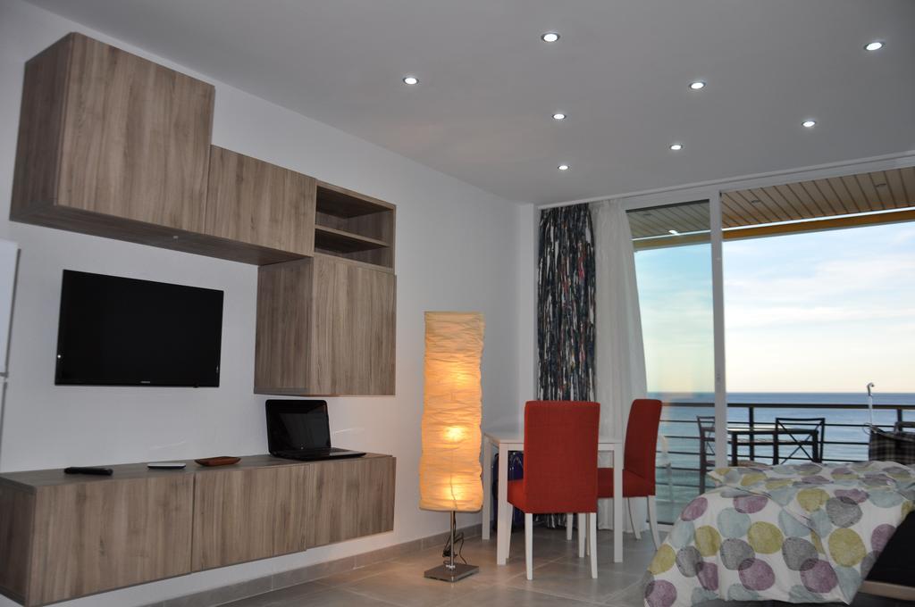 Studio Sea View Terrace 托雷莫利诺斯 外观 照片
