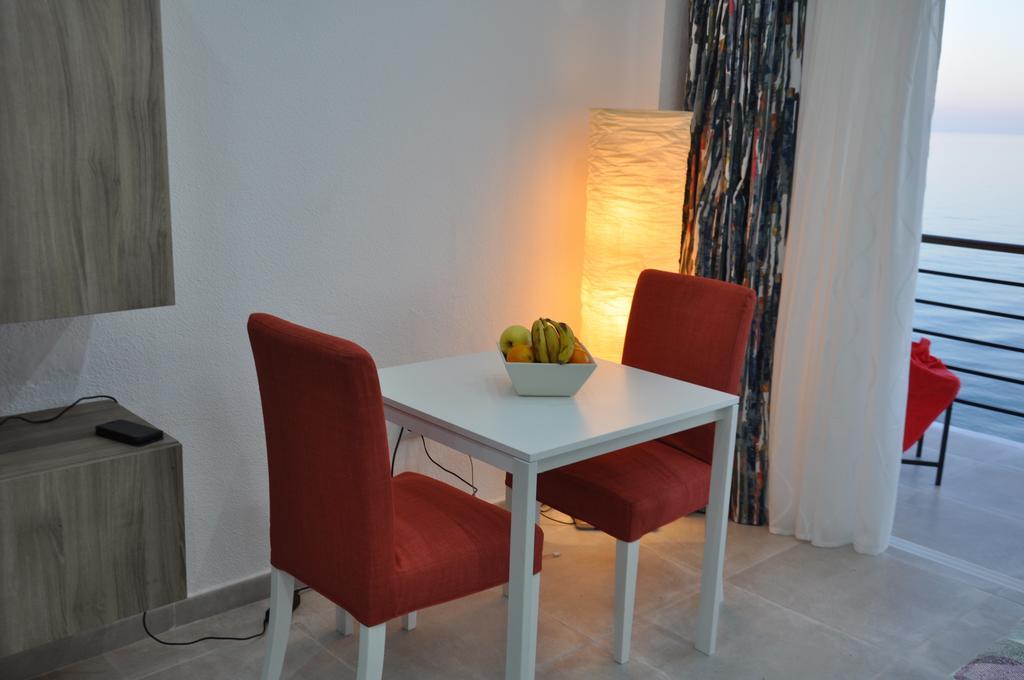 Studio Sea View Terrace 托雷莫利诺斯 外观 照片